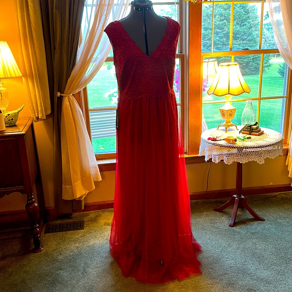 Ever pretty red size 20 prom/formal dress